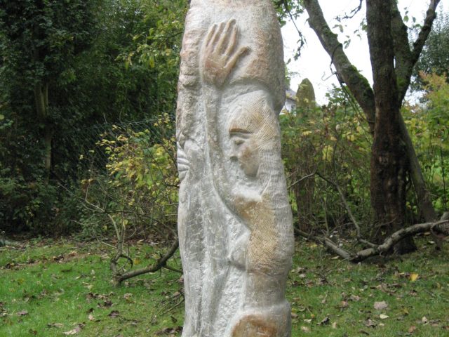 75. Priapos-Stele (2009), Höhe 1,5 m, Serpentin